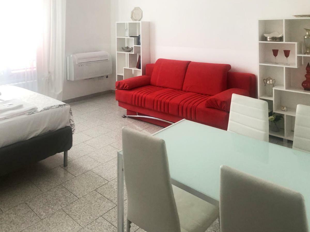 Апартаменты Tourist House Bologna - Fringe - Self Check-In Экстерьер фото